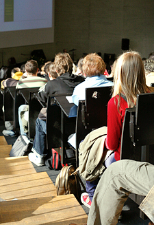 Studenten besuchen eine Vorlesung. Studenten besuchen eine Vorlesung.